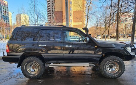 Toyota Land Cruiser 100 рестайлинг 2, 2005 год, 3 100 000 рублей, 2 фотография