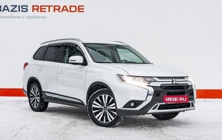 Mitsubishi Outlander III рестайлинг 3, 2018 год, 2 199 000 рублей, 3 фотография