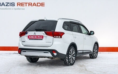 Mitsubishi Outlander III рестайлинг 3, 2018 год, 2 199 000 рублей, 5 фотография