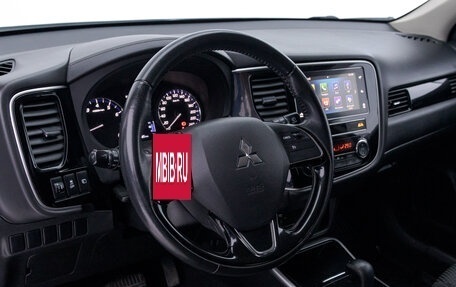 Mitsubishi Outlander III рестайлинг 3, 2018 год, 2 199 000 рублей, 14 фотография