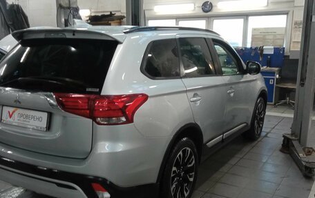 Mitsubishi Outlander III рестайлинг 3, 2021 год, 3 109 600 рублей, 3 фотография