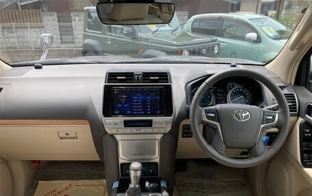 Toyota Land Cruiser Prado 150 рестайлинг 2, 2023 год, 6 285 000 рублей, 7 фотография