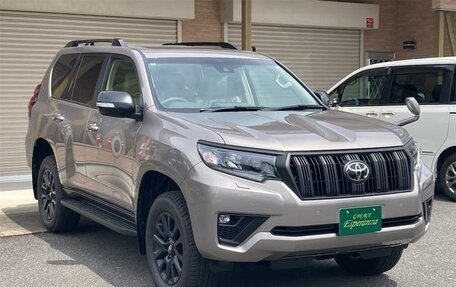 Toyota Land Cruiser Prado 150 рестайлинг 2, 2023 год, 6 285 000 рублей, 3 фотография