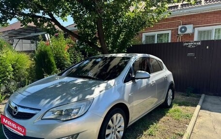 Opel Astra J, 2011 год, 2 фотография