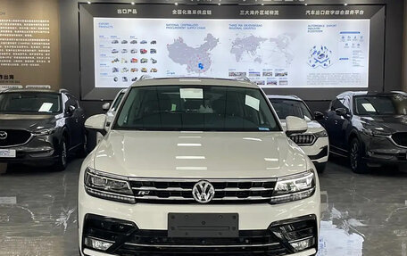 Volkswagen Tiguan II, 2021 год, 2 750 700 рублей, 2 фотография