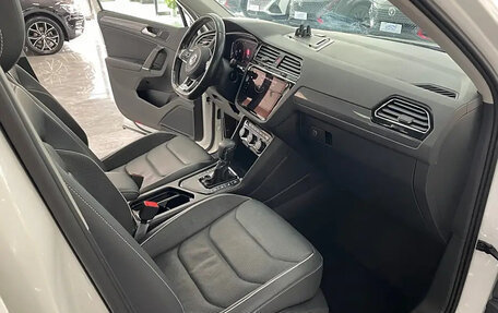 Volkswagen Tiguan II, 2021 год, 2 750 700 рублей, 16 фотография