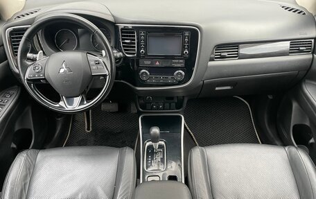 Mitsubishi Outlander III рестайлинг 3, 2017 год, 1 779 000 рублей, 13 фотография