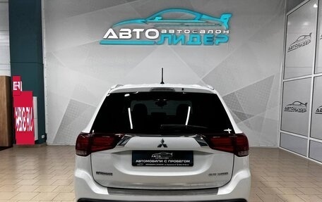 Mitsubishi Outlander III рестайлинг 3, 2016 год, 2 149 000 рублей, 4 фотография