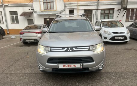 Mitsubishi Outlander III рестайлинг 3, 2013 год, 1 550 000 рублей, 2 фотография