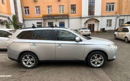 Mitsubishi Outlander III рестайлинг 3, 2013 год, 1 550 000 рублей, 4 фотография