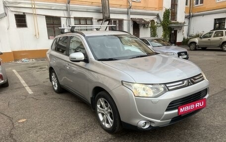 Mitsubishi Outlander III рестайлинг 3, 2013 год, 1 550 000 рублей, 3 фотография