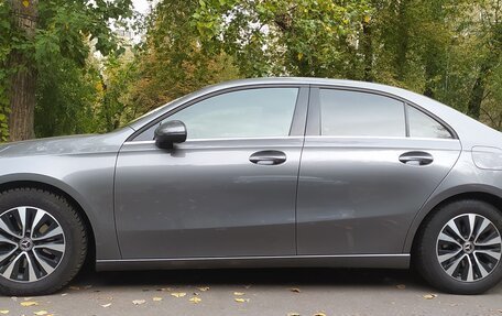 Mercedes-Benz A-Класс, 2019 год, 2 650 000 рублей, 2 фотография