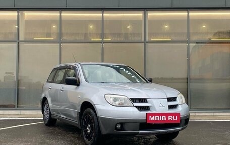 Mitsubishi Outlander III рестайлинг 3, 2004 год, 549 000 рублей, 2 фотография