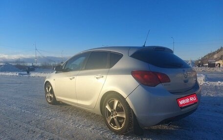 Opel Astra J, 2011 год, 700 000 рублей, 2 фотография