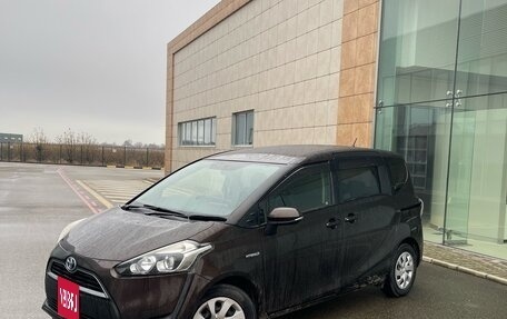 Toyota Sienta II, 2015 год, 1 450 000 рублей, 2 фотография