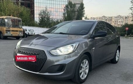 Hyundai Solaris II рестайлинг, 2012 год, 820 000 рублей, 3 фотография