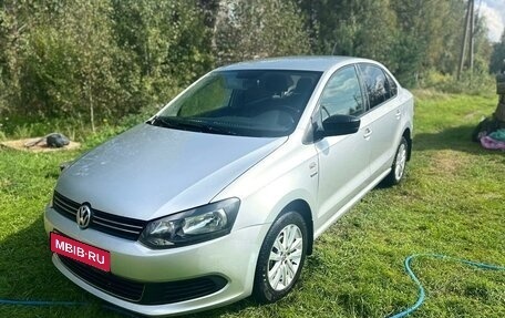 Volkswagen Polo VI (EU Market), 2013 год, 900 000 рублей, 1 фотография