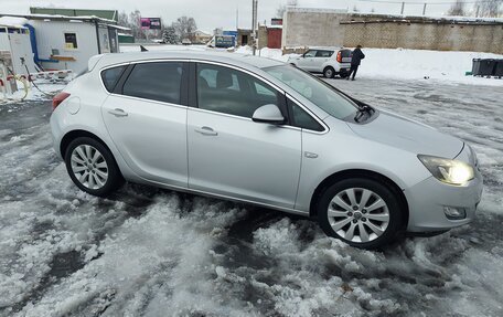 Opel Astra J, 2010 год, 720 000 рублей, 2 фотография