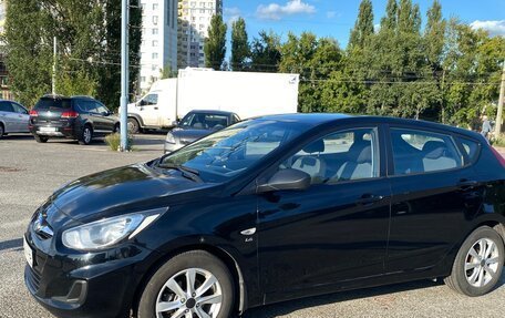 Hyundai Solaris II рестайлинг, 2013 год, 850 000 рублей, 3 фотография