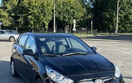 Hyundai Solaris II рестайлинг, 2013 год, 850 000 рублей, 2 фотография