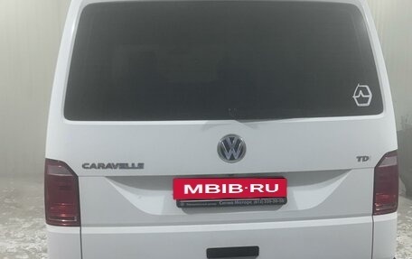 Volkswagen Caravelle T6 рестайлинг, 2016 год, 2 350 000 рублей, 6 фотография