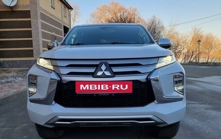 Mitsubishi Pajero Sport III рестайлинг, 2020 год, 4 290 000 рублей, 2 фотография