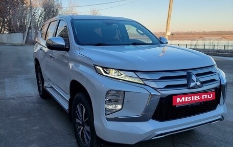 Mitsubishi Pajero Sport III рестайлинг, 2020 год, 4 290 000 рублей, 3 фотография