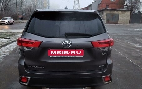 Toyota Highlander III, 2017 год, 3 290 000 рублей, 10 фотография