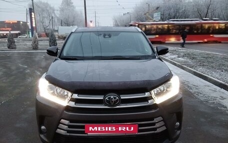 Toyota Highlander III, 2017 год, 3 290 000 рублей, 4 фотография