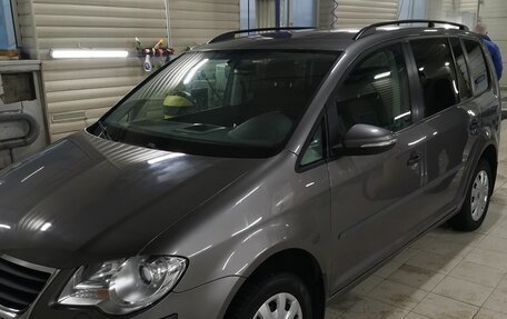 Volkswagen Touran III, 2009 год, 780 000 рублей, 2 фотография