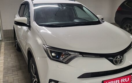 Toyota RAV4, 2017 год, 2 500 000 рублей, 8 фотография