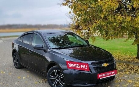 Chevrolet Cruze II, 2010 год, 750 000 рублей, 3 фотография