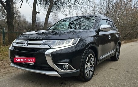 Mitsubishi Outlander III рестайлинг 3, 2015 год, 1 990 000 рублей, 10 фотография