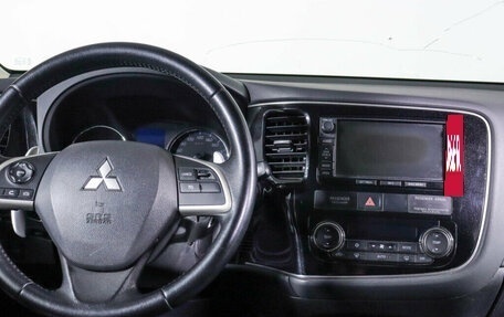 Mitsubishi Outlander III рестайлинг 3, 2012 год, 1 630 000 рублей, 13 фотография