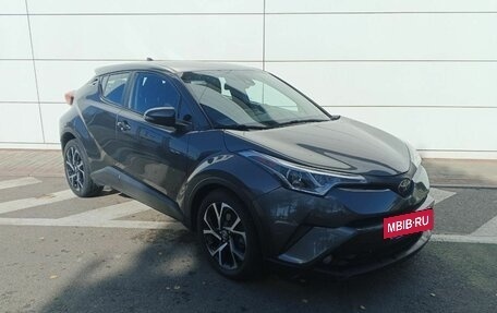 Toyota C-HR I рестайлинг, 2017 год, 1 999 000 рублей, 3 фотография