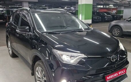 Toyota RAV4, 2017 год, 3 050 000 рублей, 4 фотография