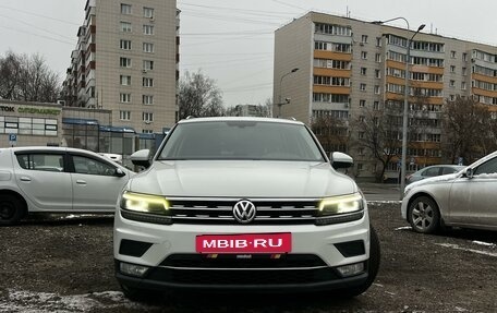 Volkswagen Tiguan II, 2017 год, 2 799 000 рублей, 3 фотография