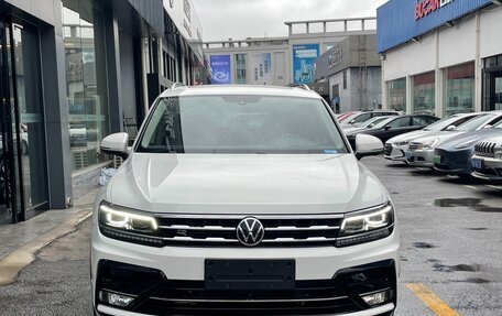 Volkswagen Tiguan II, 2021 год, 25 711 192 рублей, 2 фотография