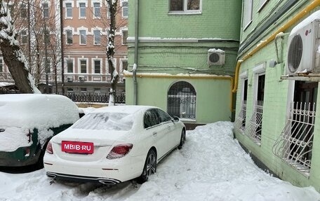 Mercedes-Benz E-Класс, 2019 год, 3 900 000 рублей, 6 фотография