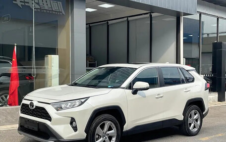 Toyota RAV4, 2021 год, 2 990 000 рублей, 1 фотография