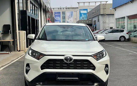 Toyota RAV4, 2021 год, 2 990 000 рублей, 2 фотография