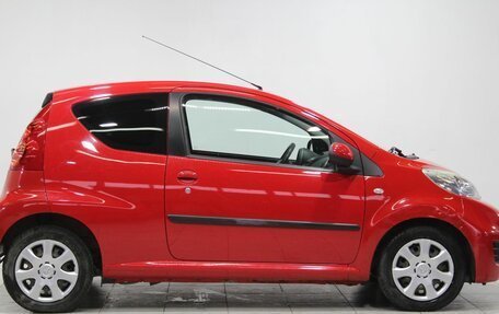 Peugeot 107 I рестайлинг, 2011 год, 543 000 рублей, 4 фотография