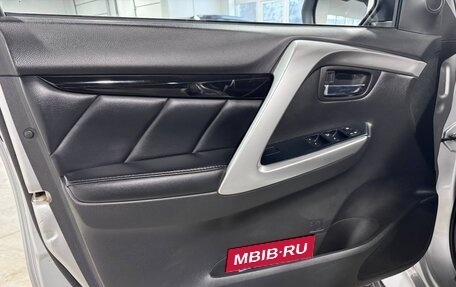 Mitsubishi Pajero Sport III рестайлинг, 2019 год, 2 990 000 рублей, 14 фотография