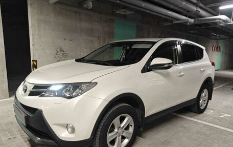 Toyota RAV4, 2013 год, 1 990 000 рублей, 2 фотография