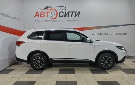 Mitsubishi Outlander III рестайлинг 3, 2016 год, 2 000 000 рублей, 8 фотография