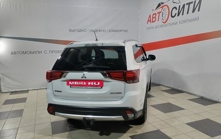 Mitsubishi Outlander III рестайлинг 3, 2016 год, 2 000 000 рублей, 7 фотография