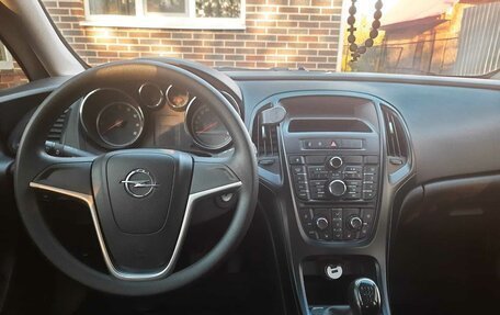 Opel Astra J, 2013 год, 910 000 рублей, 11 фотография