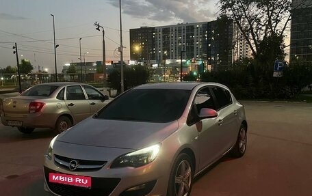 Opel Astra J, 2013 год, 910 000 рублей, 2 фотография