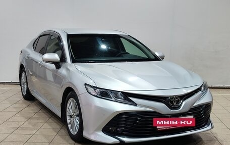 Toyota Camry, 2018 год, 2 590 000 рублей, 3 фотография