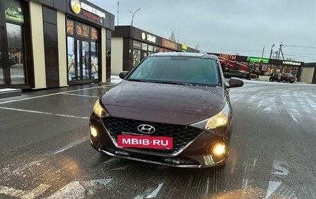 Hyundai Solaris II рестайлинг, 2021 год, 1 890 000 рублей, 2 фотография